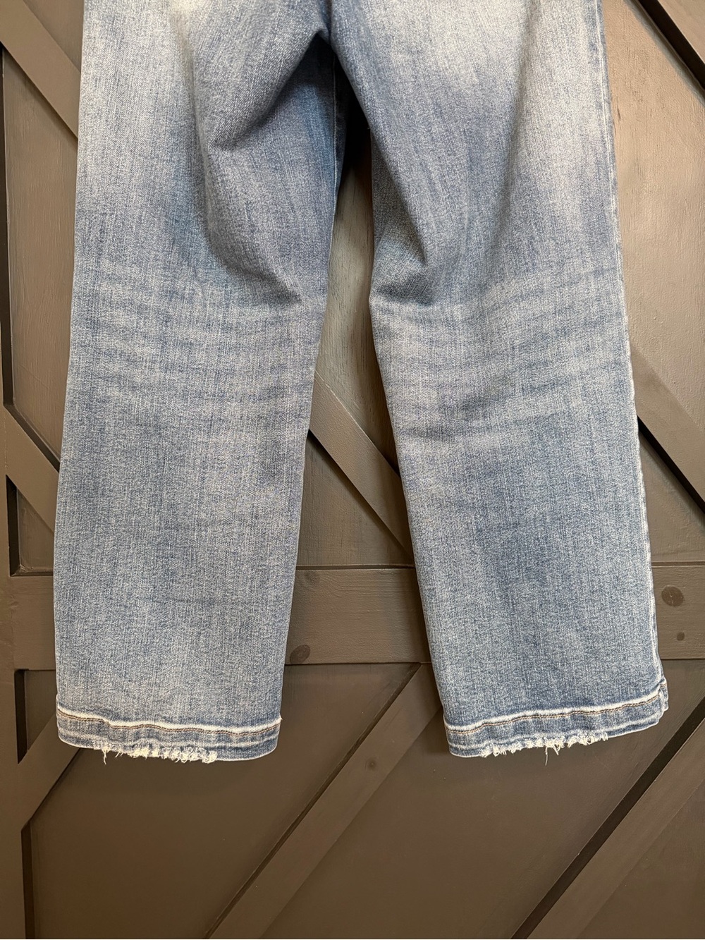Judy Blue High-Waist Wide Leg Cropped Jeans in Medium Wash, Size 5/27 (US 6) - Picture 8 of 13